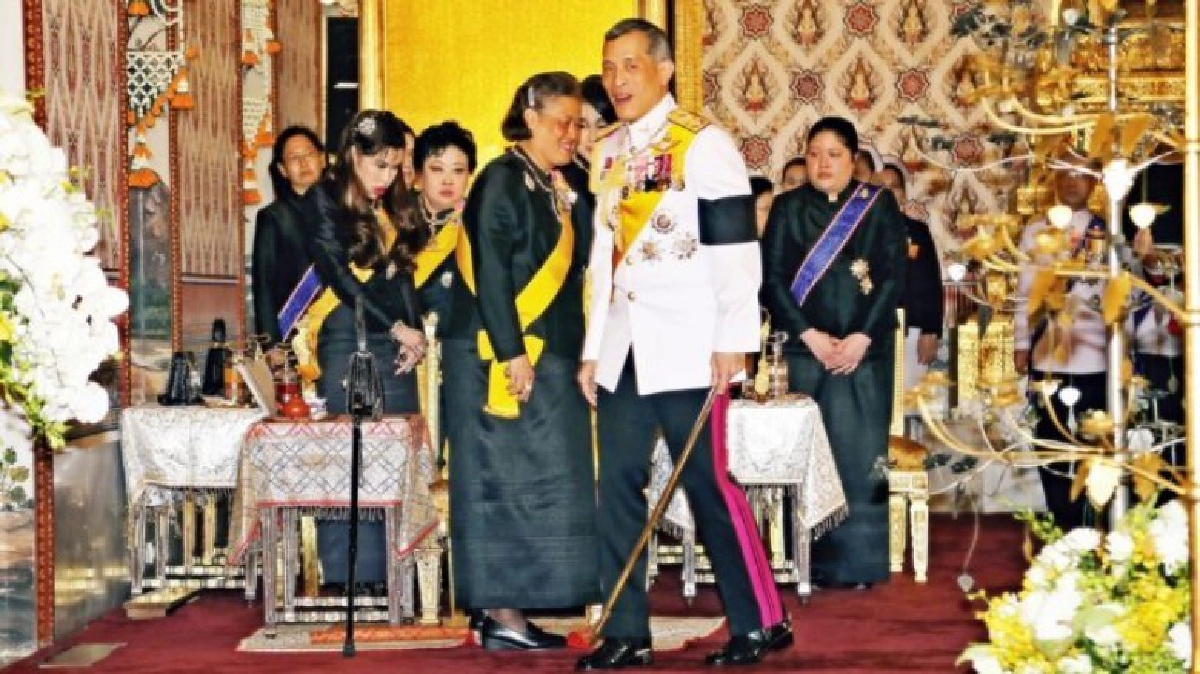 สมเด็จพระบรม เสด็จฯ  บำเพ็ญพระราชกุศลสัตตมวารพระบรมศพ