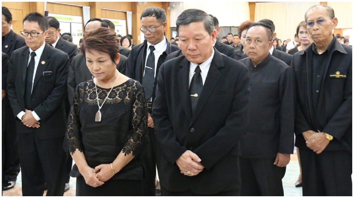ผอ.สพม.19 คนใหม่นำคณะถวายความอาลัย