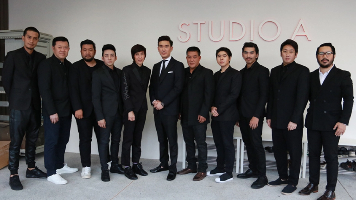 “บุรินทร์”รวมนักร้องกว่า20ชีวิตถ่ายทอด“บทเพลงของพ่อ”(ชมคลิป) “บุรินทร์”รวมนักร้องกว่า20ชีวิตถ่ายทอด“บทเพลงของพ่อ”(ชมคลิป)