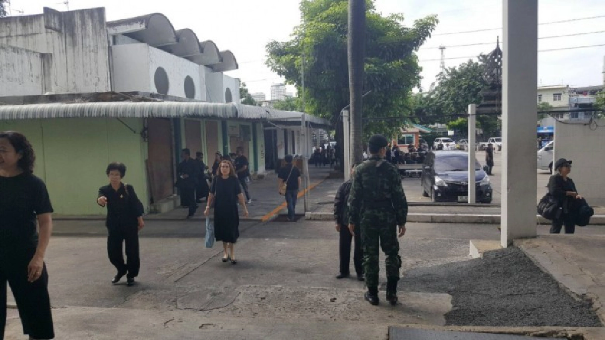 "สนามม้านางเลิ้ง"เปิดให้พักได้ 15,000 คน "สนามม้านางเลิ้ง"เปิดให้พักได้ 15,000 คน