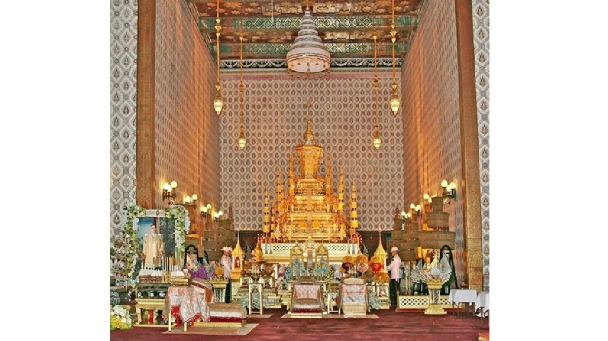 "พระบรม" เสด็จฯ บำเพ็ญพระราชกุศลพระบรมศพในช่วงค่ำ "พระบรม" เสด็จฯ บำเพ็ญพระราชกุศลพระบรมศพในช่วงค่ำ