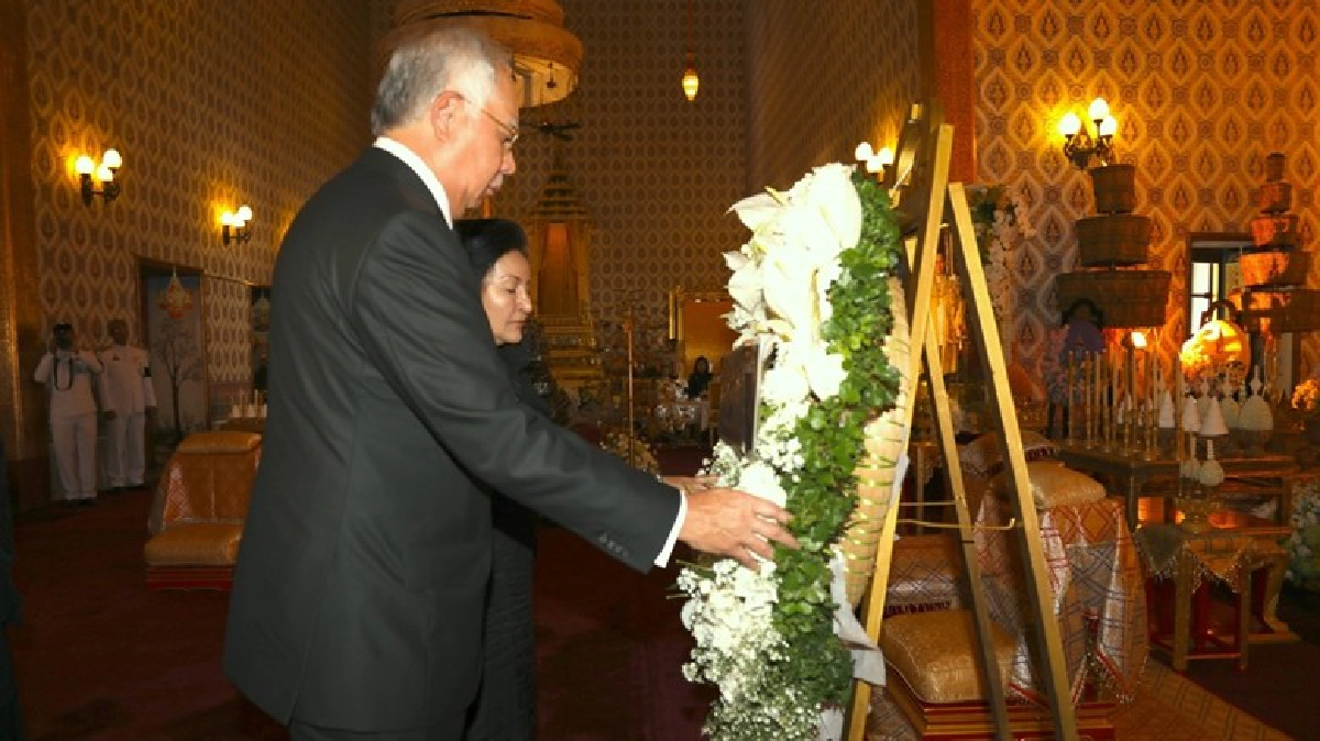 ผู้นำมาเลเซียประจักษ์ความรักของคนไทยที่มีแด่ในหลวง ผู้นำมาเลเซียประจักษ์ความรักของคนไทยที่มีแด่ในหลวง