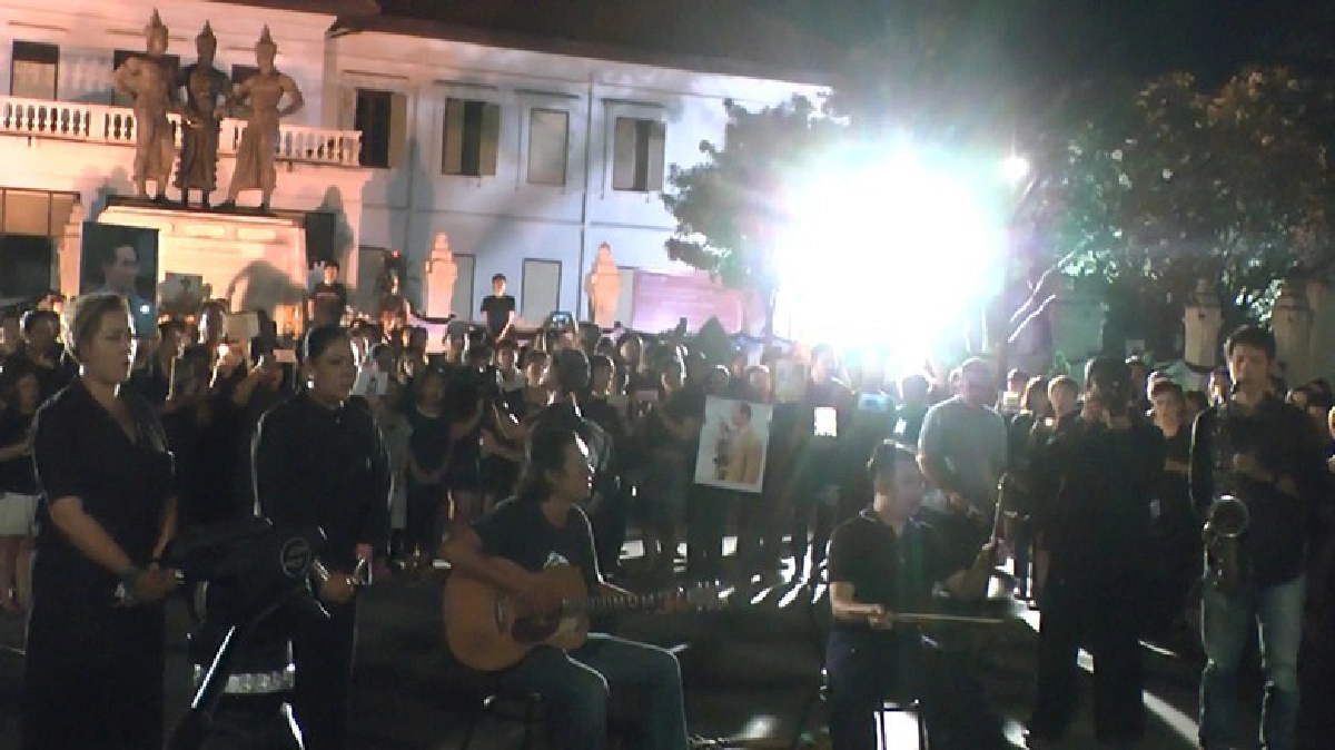 "สุนทรี-ลานนา" ร่วมกับชาวเชียงใหม่ "ร้องเพลงเพื่อพ่อ" "สุนทรี-ลานนา" ร่วมกับชาวเชียงใหม่ "ร้องเพลงเพื่อพ่อ"