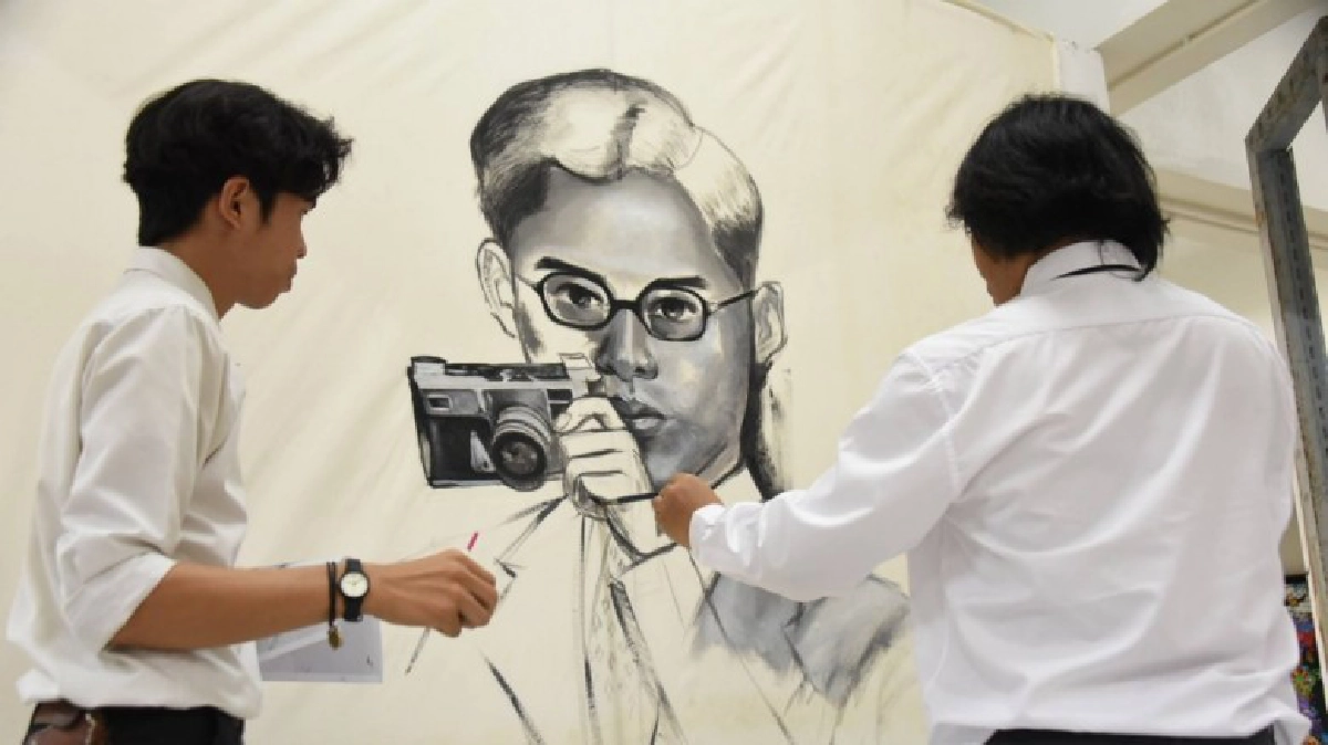 มมส วาดาพในหลวงทรงกล้อง 