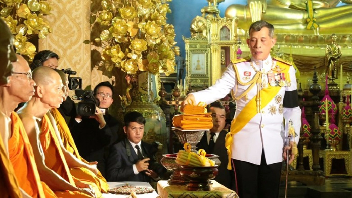 สมเด็จพระบรม เสด็จฯ ไปบำเพ็ญพระราชกุศลถวายผ้าพระกฐิน สมเด็จพระบรม เสด็จฯ ไปบำเพ็ญพระราชกุศลถวายผ้าพระกฐิน