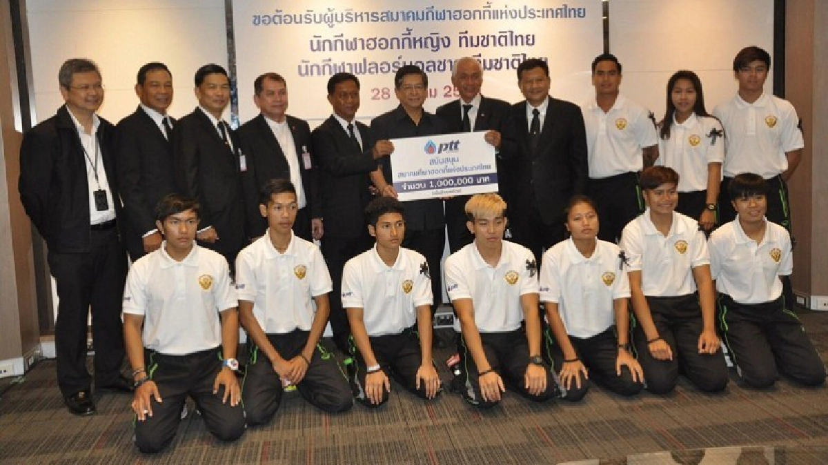 "ฮอกกี้"รับอัดฉีด 10 ล้าน ปตท.หนุนต่อ 3 ปี "ฮอกกี้"รับอัดฉีด 10 ล้าน ปตท.หนุนต่อ 3 ปี