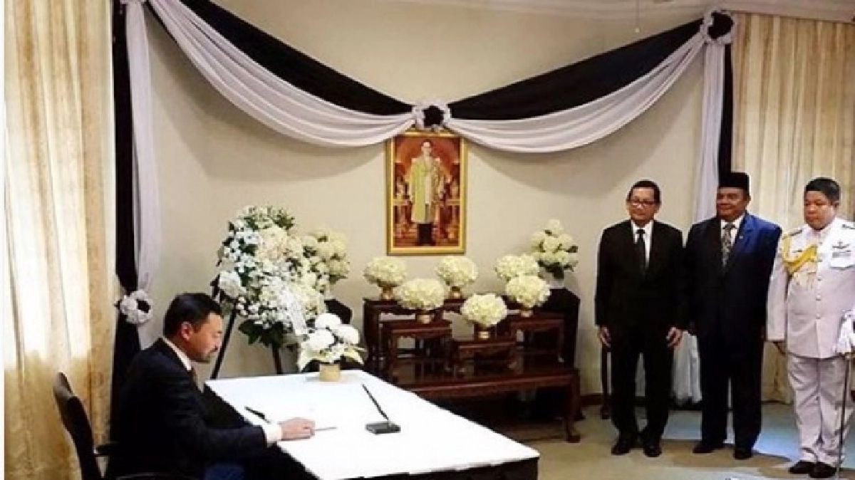 มกุฎราชกุมารแห่งบรูไนแสดงความอาลัยในหลวงรัชกาลที่ 9 มกุฎราชกุมารแห่งบรูไนแสดงความอาลัยในหลวงรัชกาลที่ 9