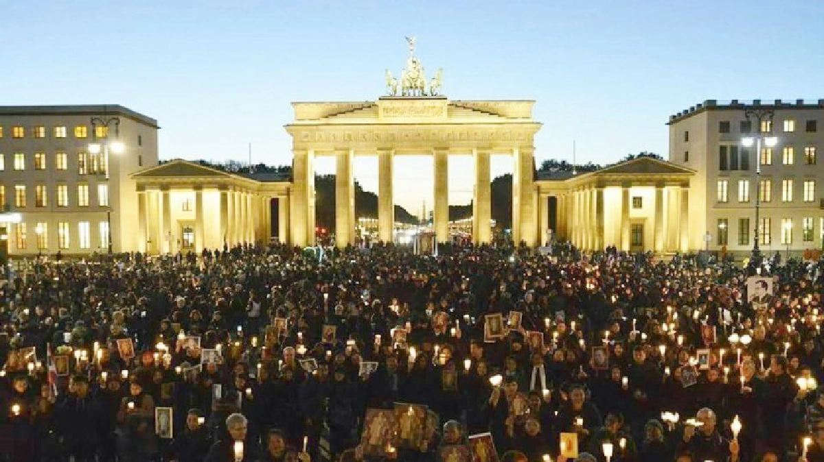 คนไทยในเยอรมนี รวมพลังรักและอาลัย ในหลวง ร.9