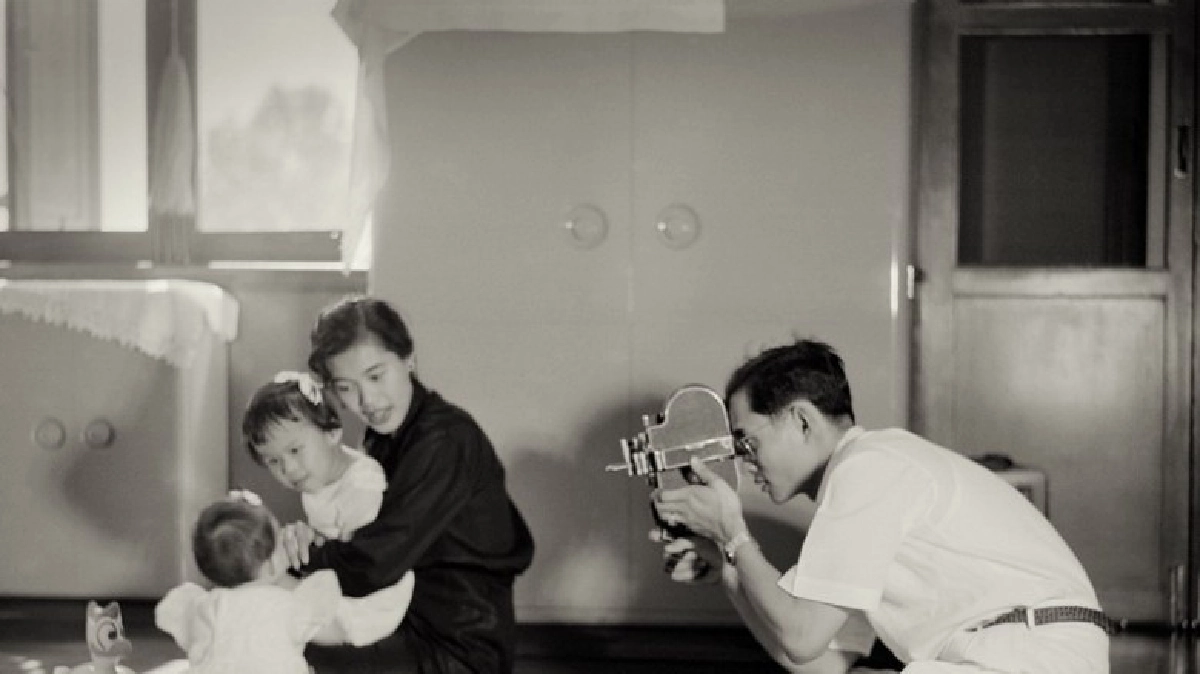 “ฉันเป็นกษัตริย์ก็จริง แต่ยังมีอาชีพเป็นช่างภาพ” “ฉันเป็นกษัตริย์ก็จริง แต่ยังมีอาชีพเป็นช่างภาพ”