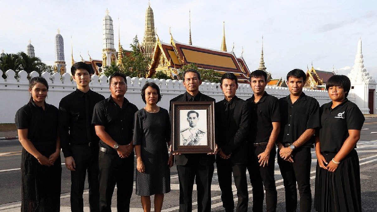 18นักกีฬาพร้อมใจ  ถวายบังคมพระบรมศพ