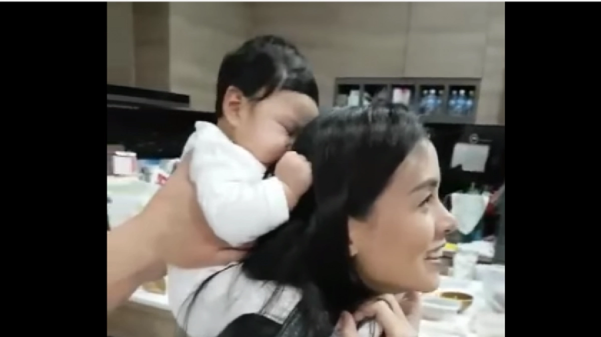 “น้องปริม”แกล้ง“ป้าวิกกี้” “น้องปริม”แกล้ง“ป้าวิกกี้”