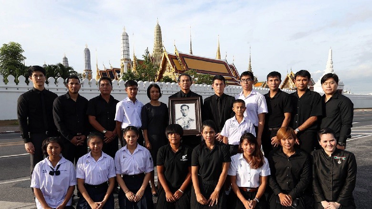"นักกีฬาค่ายสิงห์" ร่วมสักการะพระบรมศพฯ