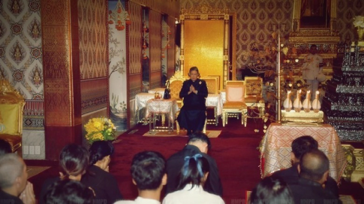 พระบรมวงศานุวงศ์ ทรงบำเพ็ญพระราชกุศลสวดพระอภิธรรมพระบรมศพ พระบรมวงศานุวงศ์ ทรงบำเพ็ญพระราชกุศลสวดพระอภิธรรมพระบรมศพ