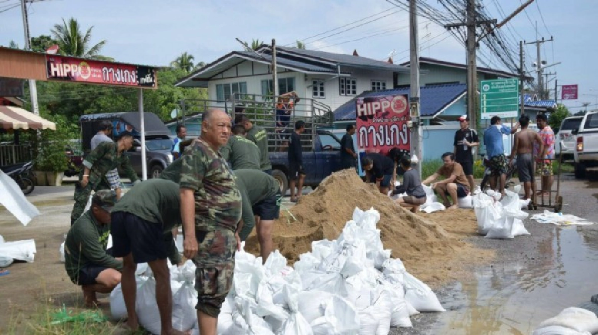 “ทบ.”สั่งทหารดูแลสถานที่สำคัญและช่วยประชาชนในจ.เพชรบุรี