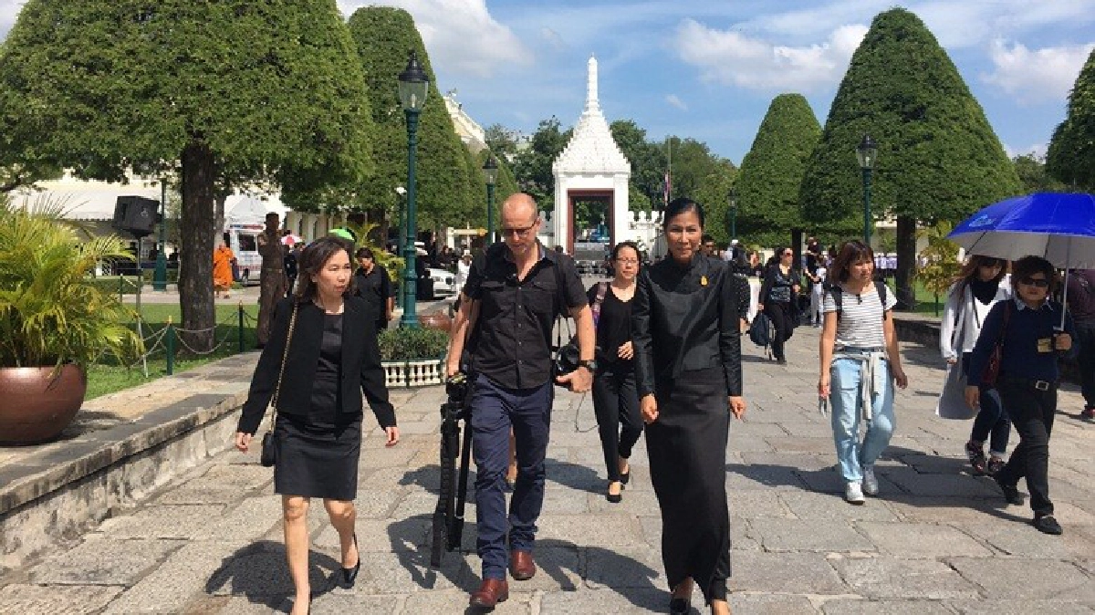 รมว.ท่องเที่ยวและกีฬาพาสื่อออสซี่ชมบรรยากาศวัดพระแก้ว รมว.ท่องเที่ยวและกีฬาพาสื่อออสซี่ชมบรรยากาศวัดพระแก้ว