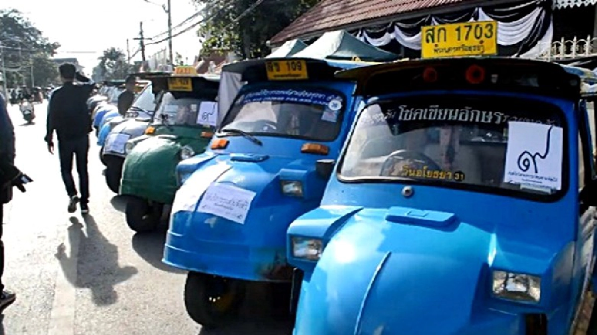 รถตุ๊กตุ๊กกรุงเก่าให้บริการฟรีถวาย ในหลวง ร.9 รถตุ๊กตุ๊กกรุงเก่าให้บริการฟรีถวาย ในหลวง ร.9
