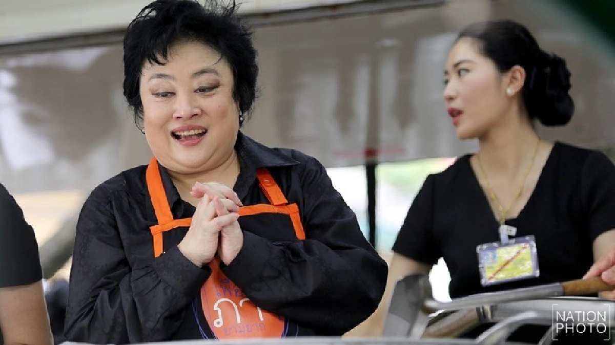 "พระองค์โสม" ทรงย้ำอาหารที่แจกต้องสะอาด "พระองค์โสม" ทรงย้ำอาหารที่แจกต้องสะอาด