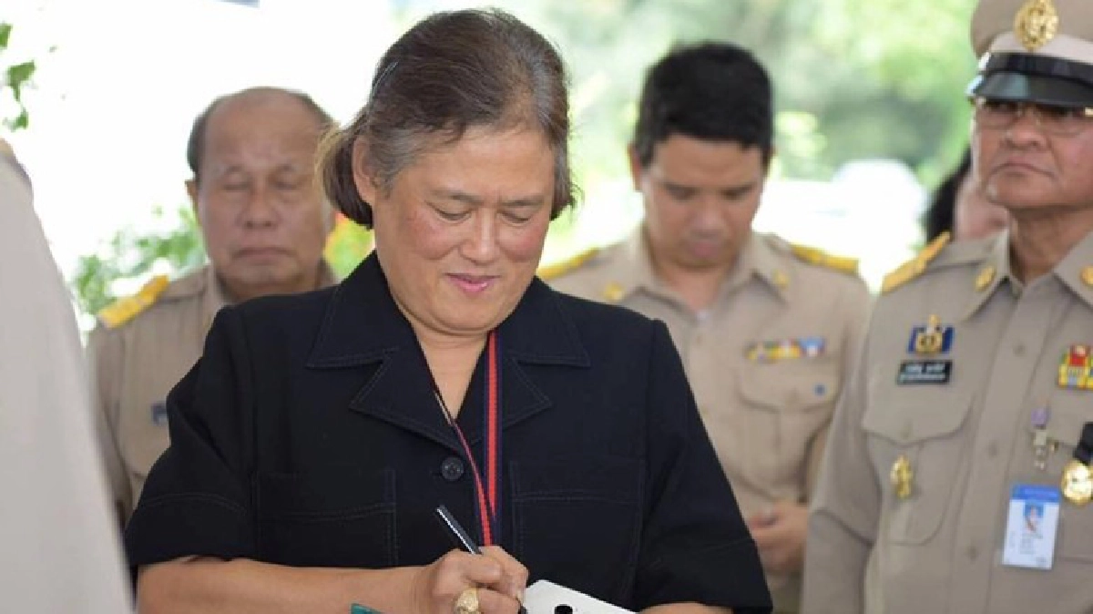 สมเด็จพระเทพรัตนราชสุดา เสด็จฯ ไปทรงเกี่ยวข้าว 
