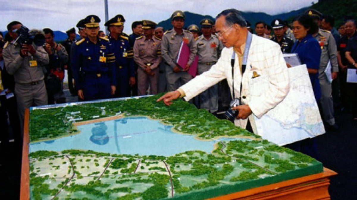 พระมหากรุณาธิคุณจัดการน้ำเพื่อปวงประชา พระมหากรุณาธิคุณจัดการน้ำเพื่อปวงประชา