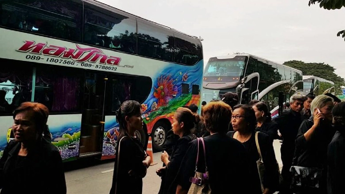 ชาวอุบลฯ ยกขบวนให้กำลังใจ "ยิ่งลักษณ์" ที่ศาลฯ