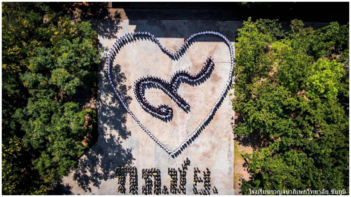 แปรอักษร“หัวใจ ๙" และ "ภปร" ถวายอาลัย แปรอักษร“หัวใจ ๙" และ "ภปร" ถวายอาลัย