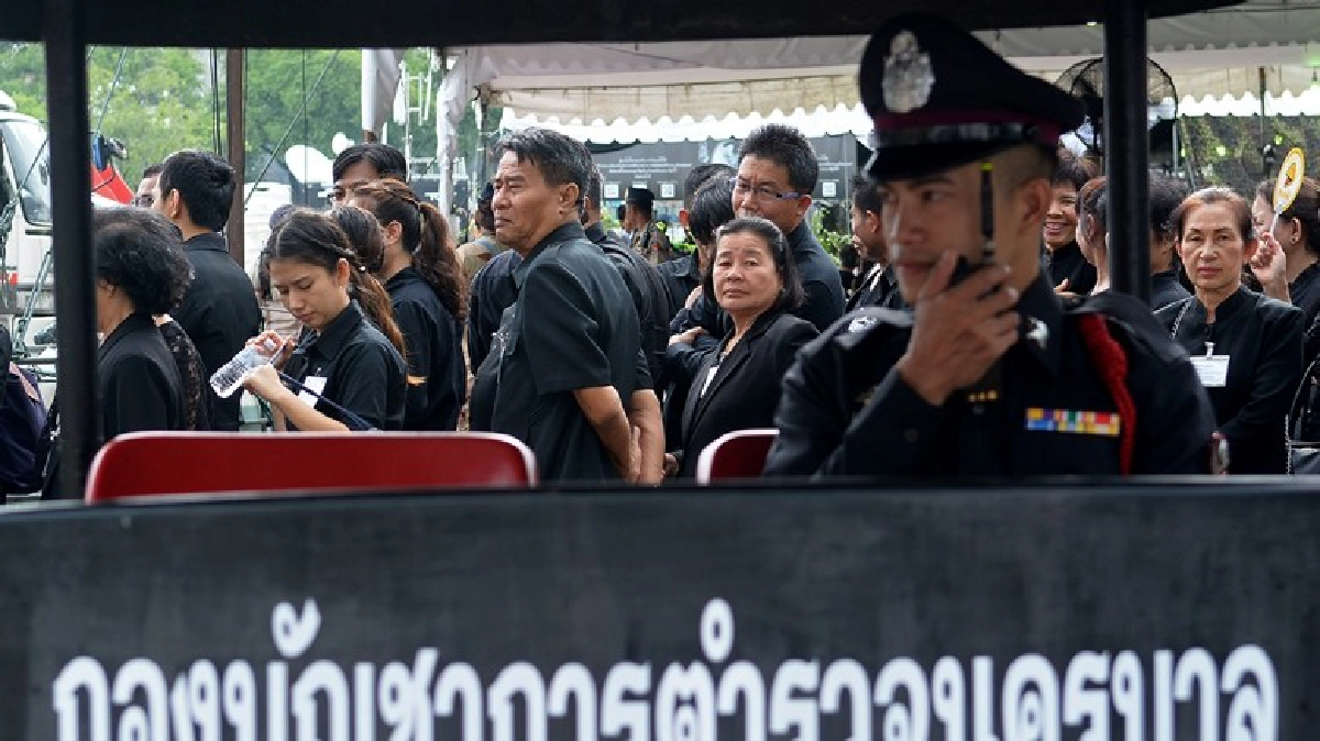 ตร.เข้ม! รอบพื้นที่สนามหลวง-พระบรมมหาราชวัง