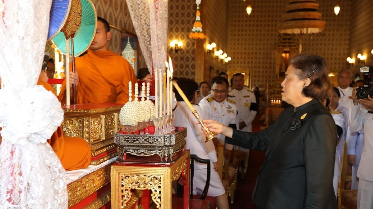 สมเด็จพระเทพ เสด็จฯ ทรงบำเพ็ญพระราชกุศลพระบรมศพ 