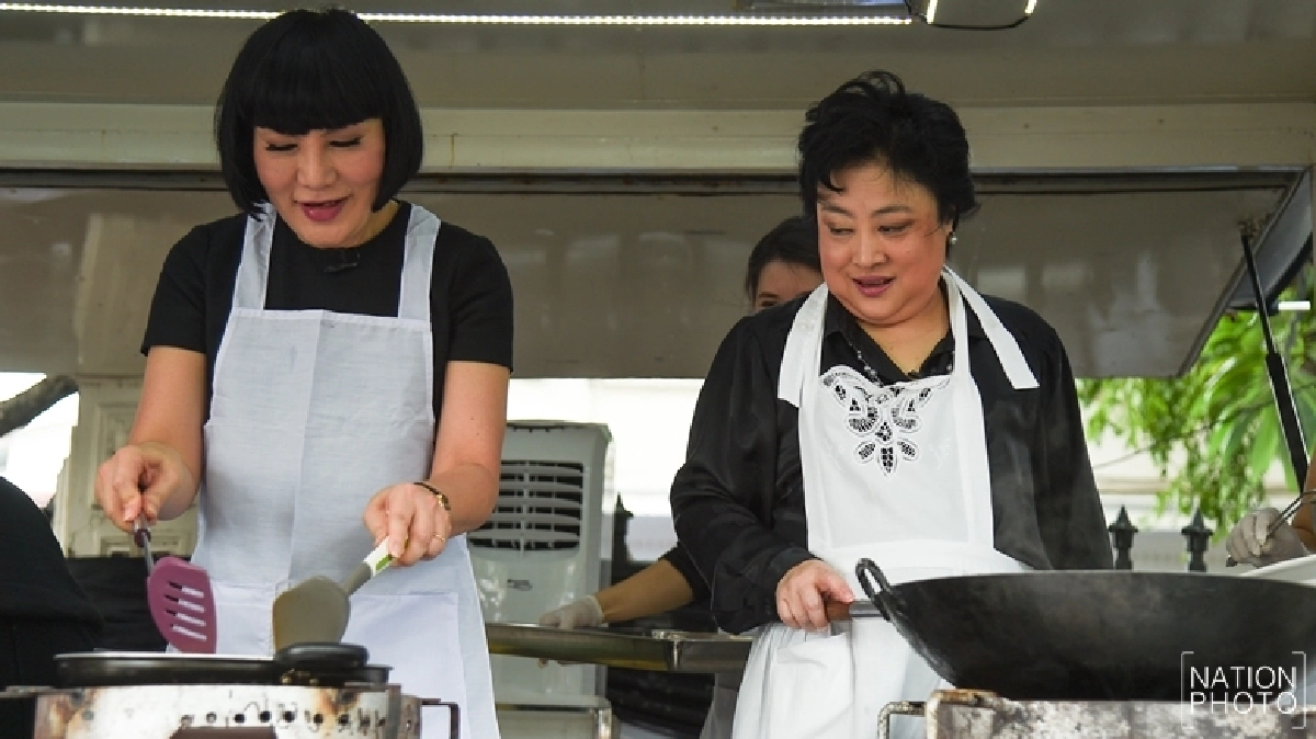 'พระองค์โสมฯ' ประทานสัมภาษณ์ ถึงการทอดไก่ 'พระองค์โสมฯ' ประทานสัมภาษณ์ ถึงการทอดไก่
