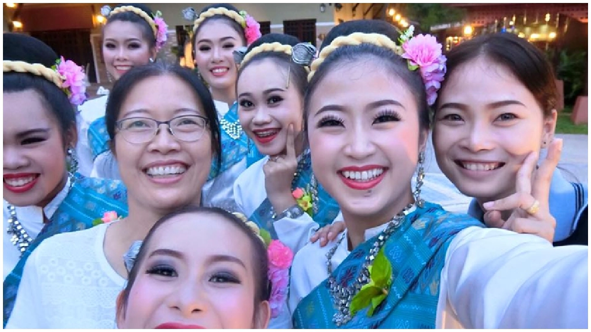 ครูดีในดวงใจ "อสาวดี วิเศษสัตย์" ครูดีในดวงใจ "อสาวดี วิเศษสัตย์"