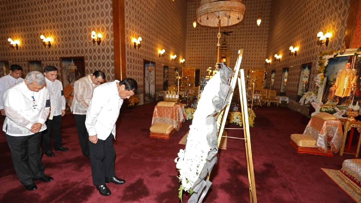 ประธานาธิบดีฟิลิปปินส์ถวายสักการะพระบรมศพ