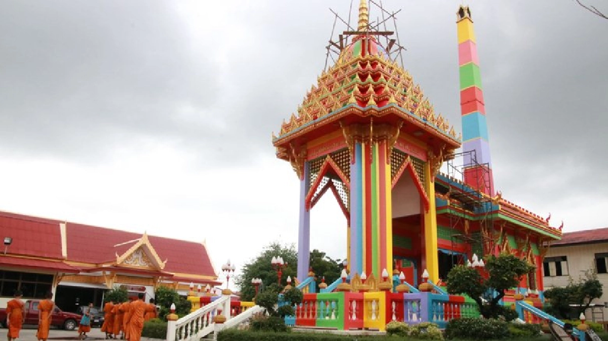 สร้าง“เมรุ7สี”สะดุดตาแต่แฝงธรรมะ สร้าง“เมรุ7สี”สะดุดตาแต่แฝงธรรมะ