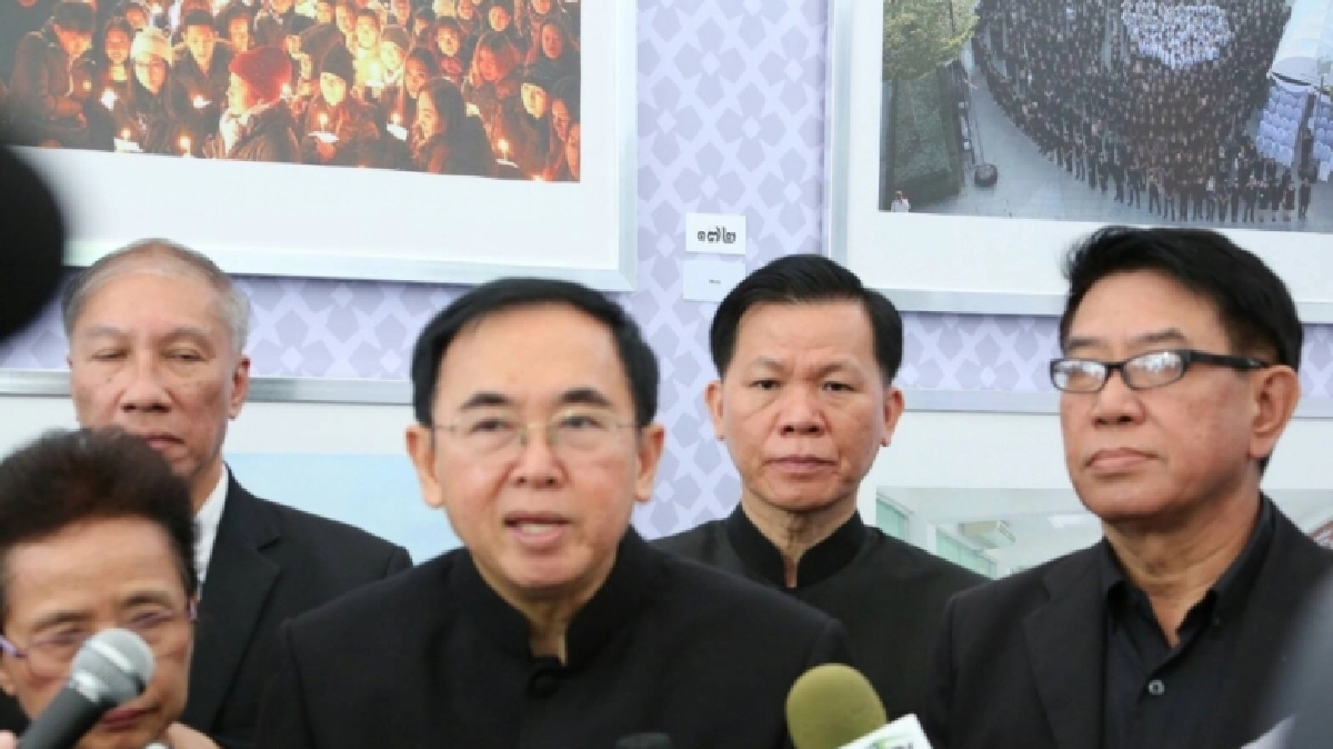 ประชาชนแห่ดู“ทรงสถิตในดวงใจไทยนิรันดร์" กว่า3หมื่น ประชาชนแห่ดู“ทรงสถิตในดวงใจไทยนิรันดร์" กว่า3หมื่น