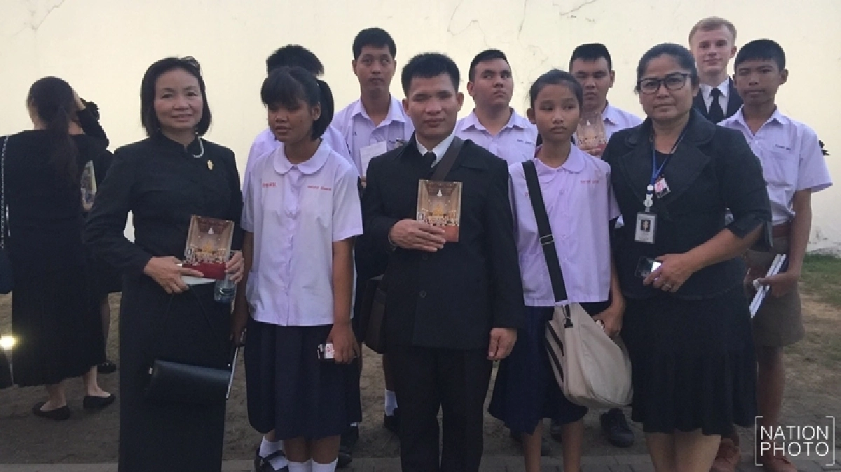 "แลกชีวิตของคนในตระกูลให้พระองค์ท่านกลับมายอม" "แลกชีวิตของคนในตระกูลให้พระองค์ท่านกลับมายอม"