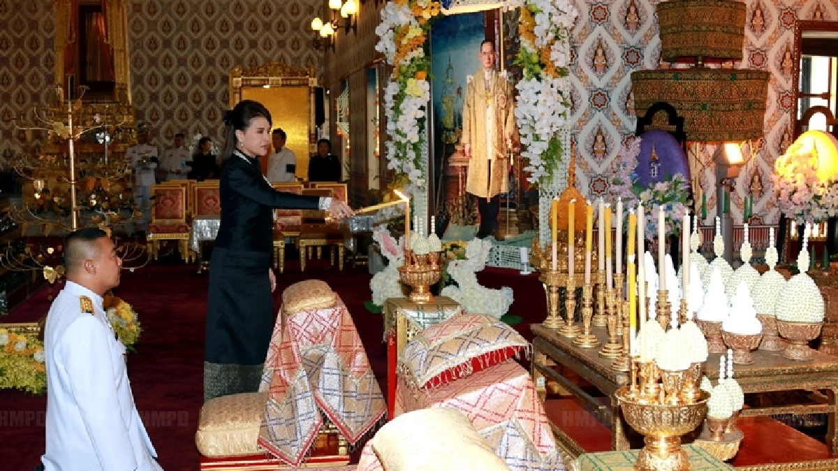 บำเพ็ญพระราชกุศลสวดพระอภิธรรมพระบรมศพ บำเพ็ญพระราชกุศลสวดพระอภิธรรมพระบรมศพ