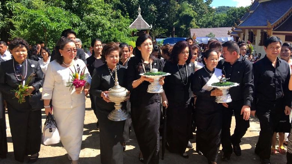 “ยิ่งลักษณ์”ดอดทอดกฐินพุทธสถานถ้ำเชตะวันจ.น่าน “ยิ่งลักษณ์”ดอดทอดกฐินพุทธสถานถ้ำเชตะวันจ.น่าน