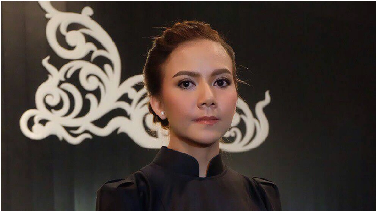 ‘จ๊ะ’บริจาคเงินสร้างประตูเจดีย์ บวชชีพราหมณ์ถวาย‘ในหลวงร.9 ‘จ๊ะ’บริจาคเงินสร้างประตูเจดีย์ บวชชีพราหมณ์ถวาย‘ในหลวงร.9