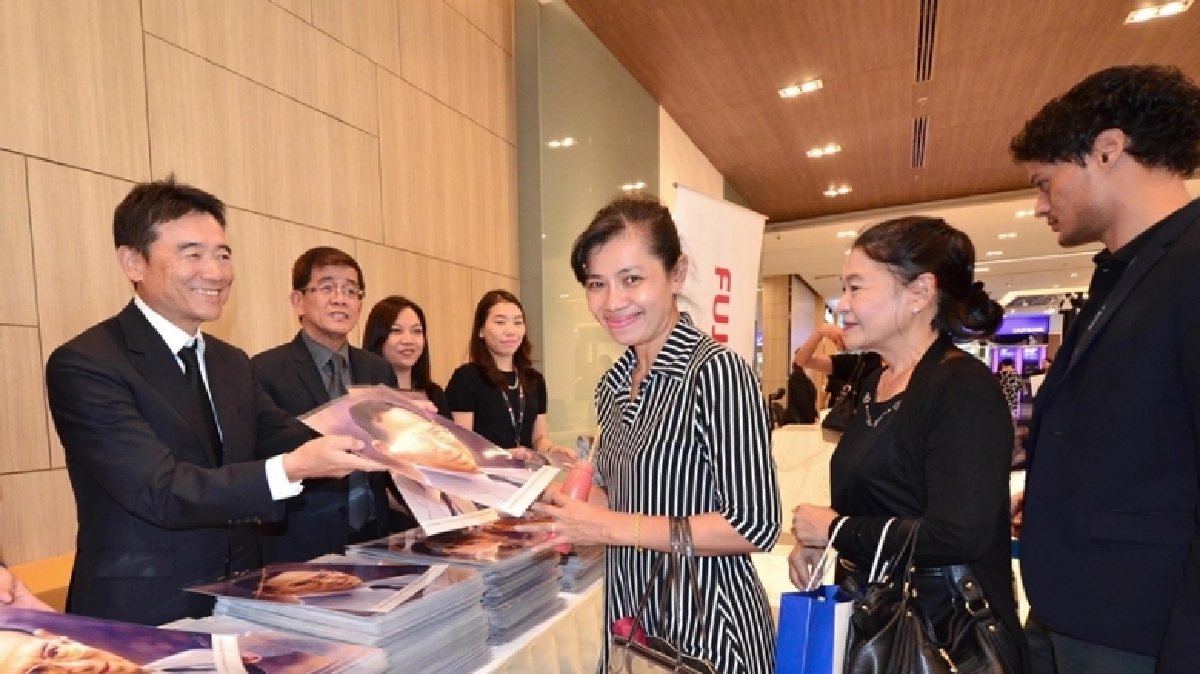 ฟูจิ ซีร็อกซ์ จัดพิมพ์ภาพพระบรมสาทิสลักษณ์รัชกาลที่ ๙ แจกฟรี ฟูจิ ซีร็อกซ์ จัดพิมพ์ภาพพระบรมสาทิสลักษณ์รัชกาลที่ ๙ แจกฟรี
