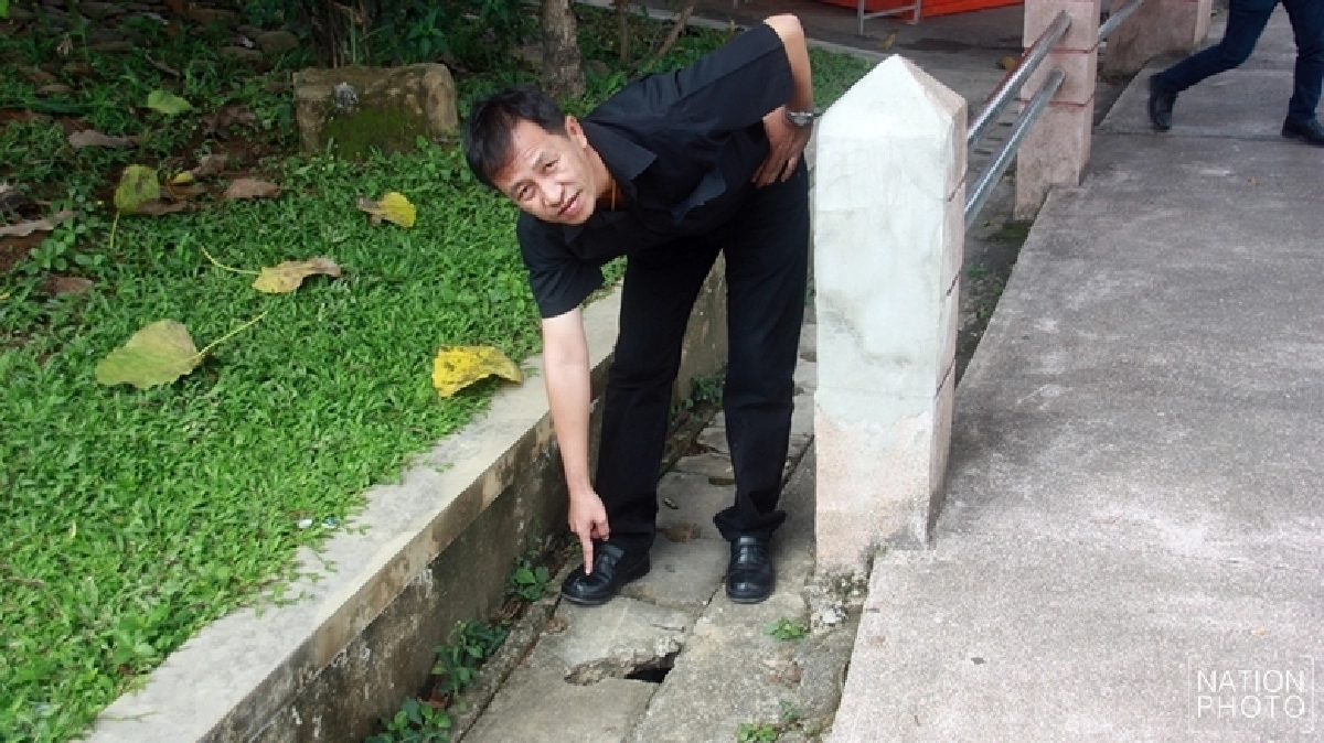 ซ่อมด่วน! ฝาท่อระบายน้ำชำรุดหวั่นเกิดอันตราย