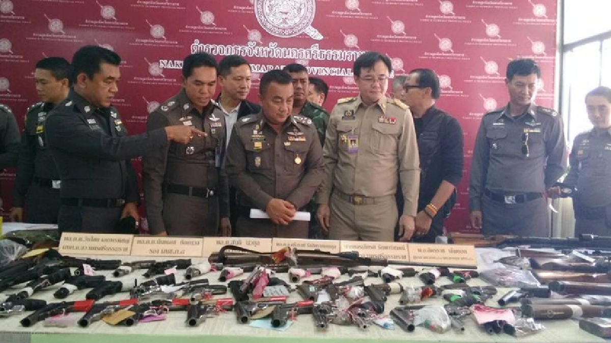 “ศรีวราห์”ลงใต้เร่งรัดคดีระเบิด-วางเพลิง7จว. “ศรีวราห์”ลงใต้เร่งรัดคดีระเบิด-วางเพลิง7จว.