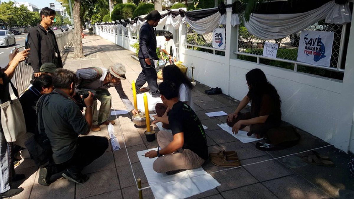 ”โกนหัว-นั่งสมาธิประท้วง “รบ.”