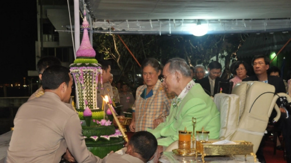 พระประทีปทรงลอย ถวายพ่อ  