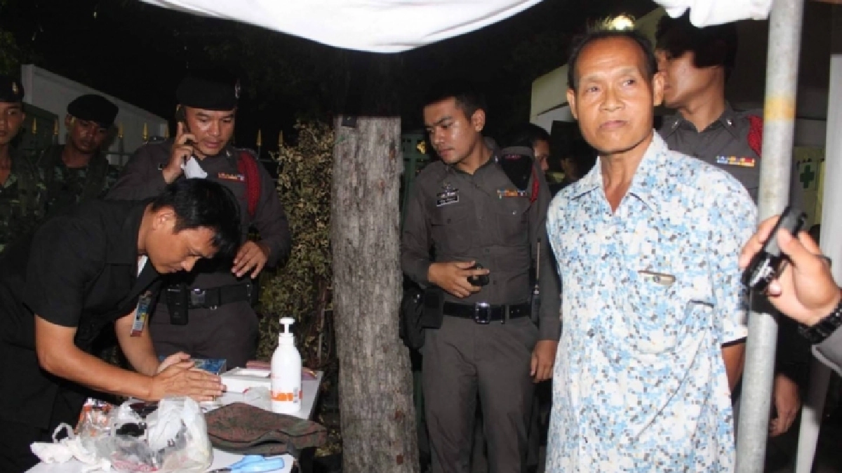 จับลุงพกปืนเข้าสนามหลวง-ไม่รอดเครื่องสแกนอาวุธ จับลุงพกปืนเข้าสนามหลวง-ไม่รอดเครื่องสแกนอาวุธ