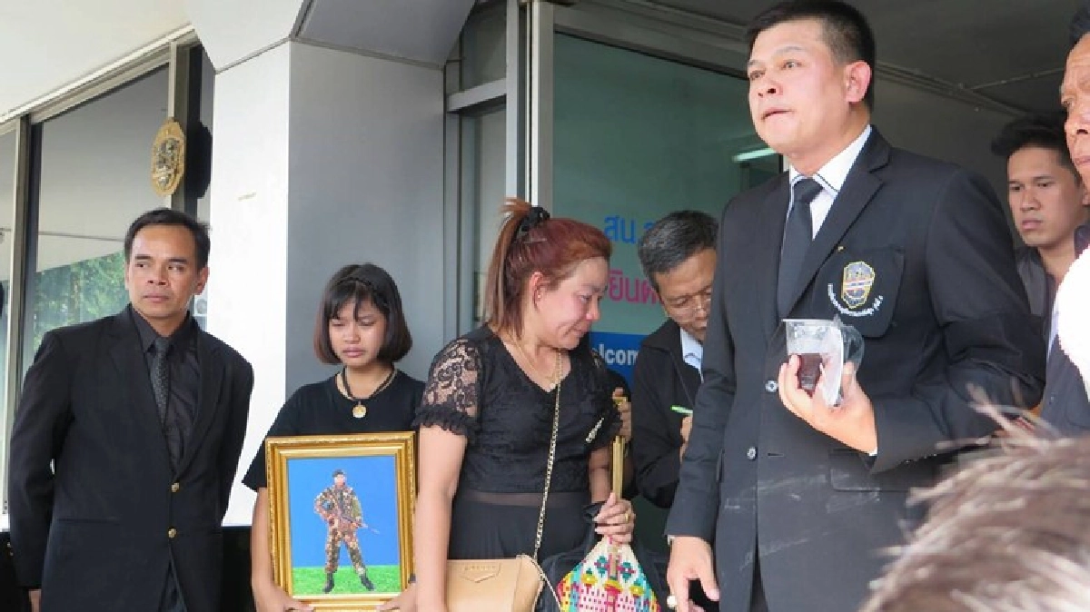 ญาติแห่ศพ“หนุ่มไฮโล”เหยื่อสายสืบสุทธิสาร-จี้ไล่ออก7ตร. ญาติแห่ศพ“หนุ่มไฮโล”เหยื่อสายสืบสุทธิสาร-จี้ไล่ออก7ตร.