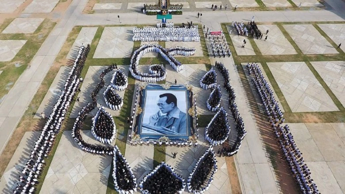 ชาวมข.รวมพลังความภักดี"ในหลวง ร.๙" (ชมคลิป) ชาวมข.รวมพลังความภักดี"ในหลวง ร.๙" (ชมคลิป)