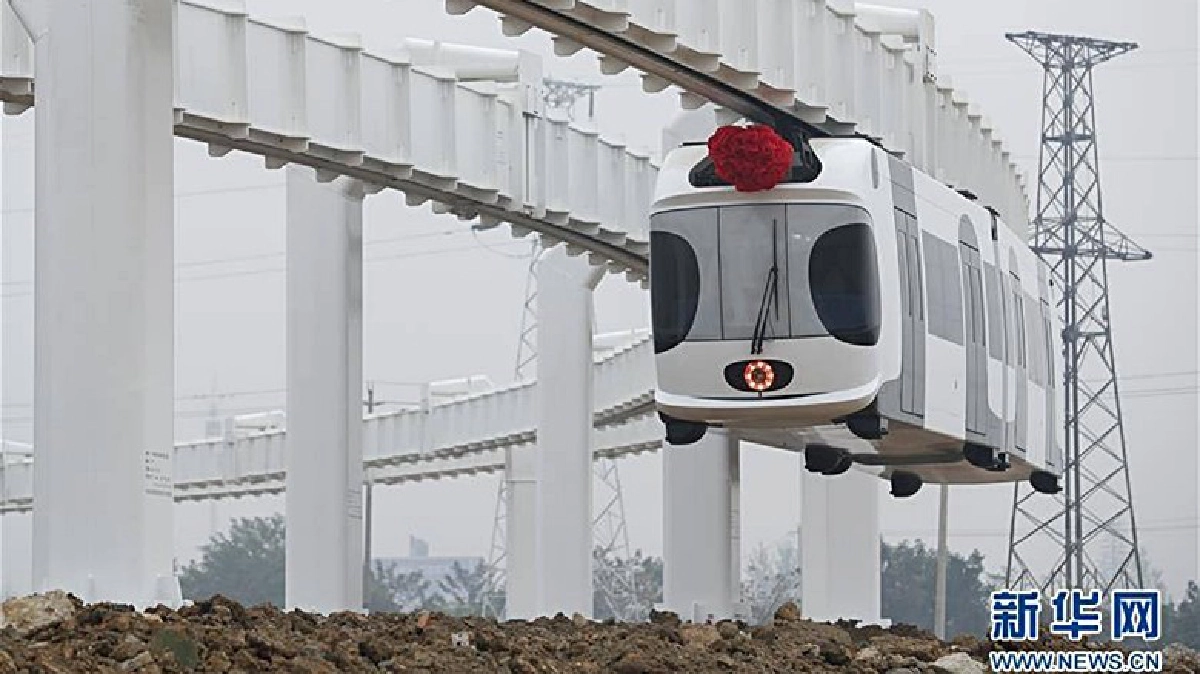 ‘รถไฟแขวน’ ขบวนแรกของจีน ‘รถไฟแขวน’ ขบวนแรกของจีน