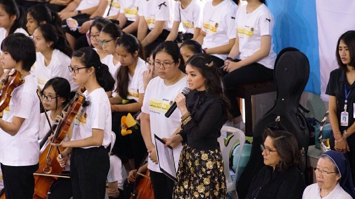 เพลง "ในหลวงของแผ่นดิน" กระหึ่มกีฬาสีมาแตร์ฯ 