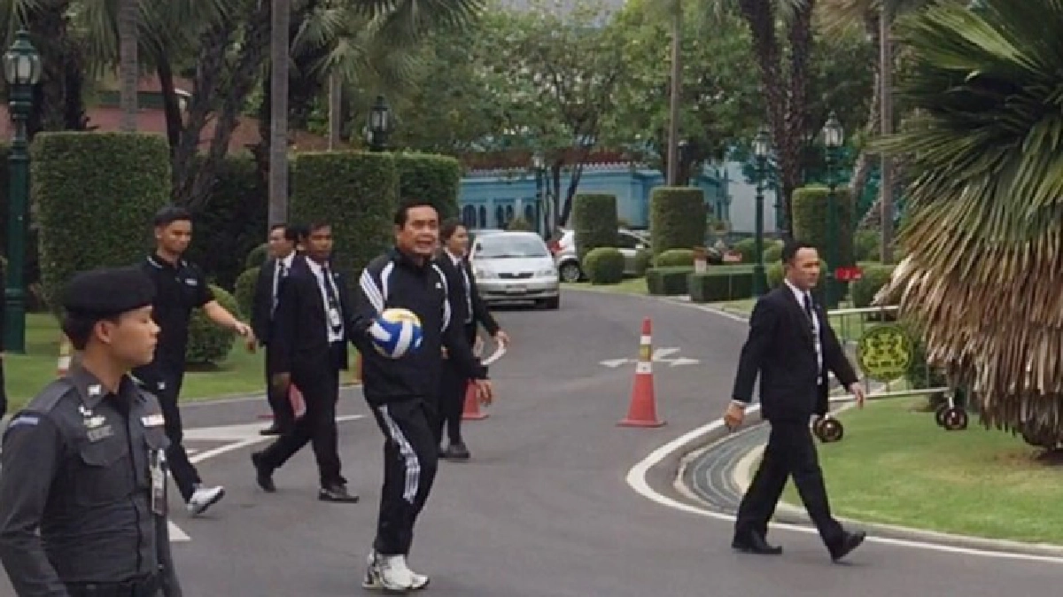 "บิ๊กตู่" เอ็กซ์เซอร์ไซส์บ่ายวันพุธ (มีคลิป) "บิ๊กตู่" เอ็กซ์เซอร์ไซส์บ่ายวันพุธ (มีคลิป)