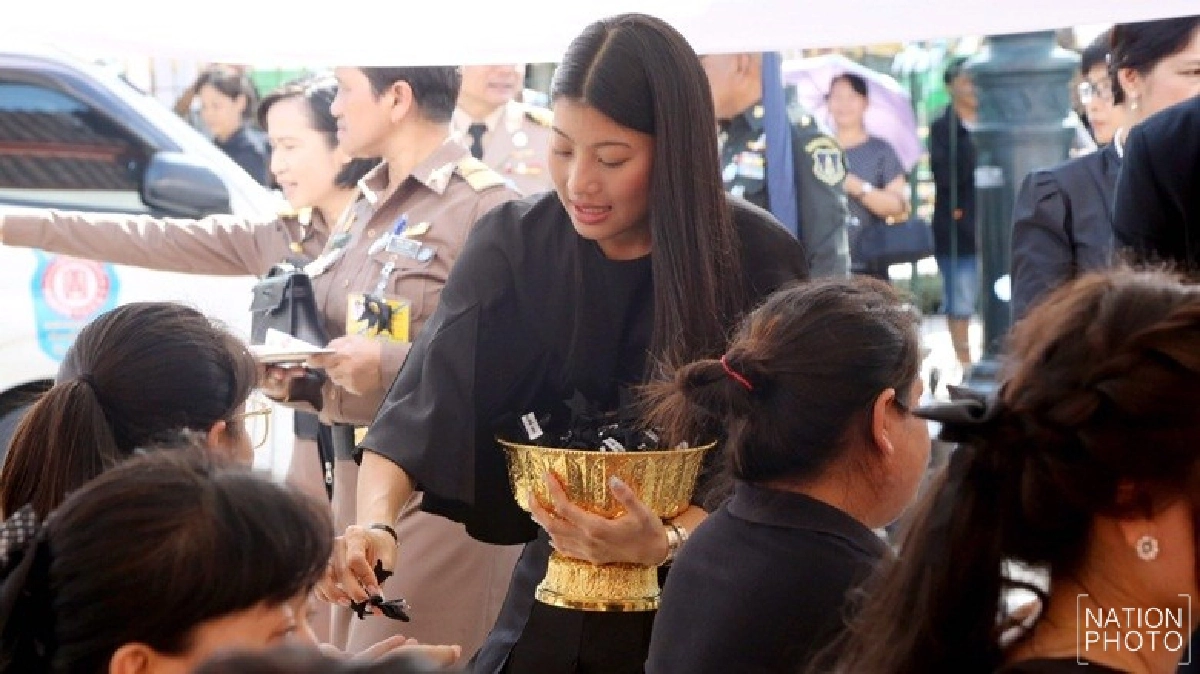 พระองค์หญิงสิริวัณณวรีฯ เสด็จประทานเข็มกลัดพสกนิกร พระองค์หญิงสิริวัณณวรีฯ เสด็จประทานเข็มกลัดพสกนิกร