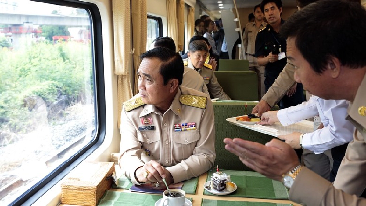 “นายกฯตู่” ไม่ปฏิเสธ... เป็นพรีเซ็นเตอร์นั่งรถไฟ “นายกฯตู่” ไม่ปฏิเสธ... เป็นพรีเซ็นเตอร์นั่งรถไฟ