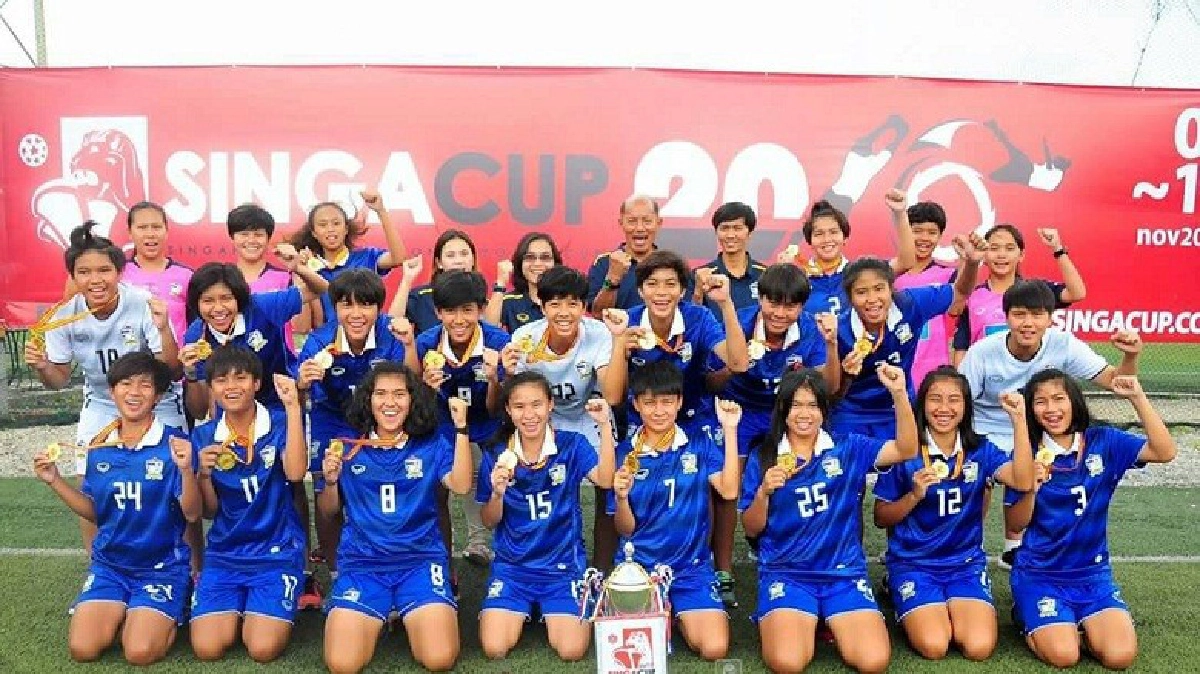 ส.บอล ส่งแข้งสาว อายุ 16 ปี แข่ง 3 รายการใหญ่